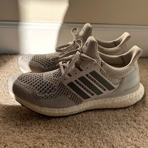MAKE ME AN OFFER
Women’s Adidas ultra boost 
Gently worn, no major scuffing